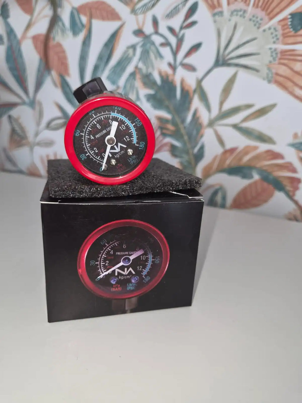 MANOMÈTRE VOLUMÉTRIQUE À AIGUILLE MAGNÉTIQUE Rouge - Noir
